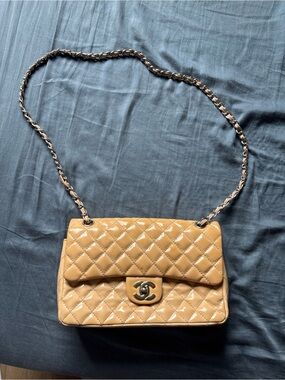 CHANEL Quilted Shoulder Bag in Camel Patent Leather with Chain Strap